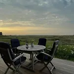 بيت للعطل Architect-designed Gem At The West Coast
